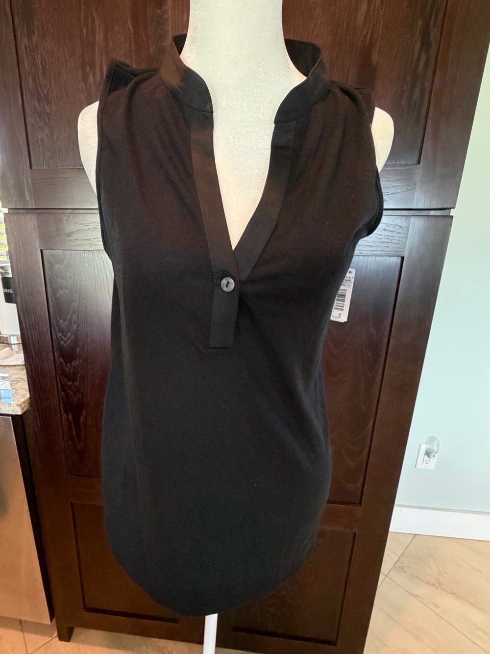 Beautiful Natori Congo Sleeveless V-Neck Top Black Size S Regular or Pajama